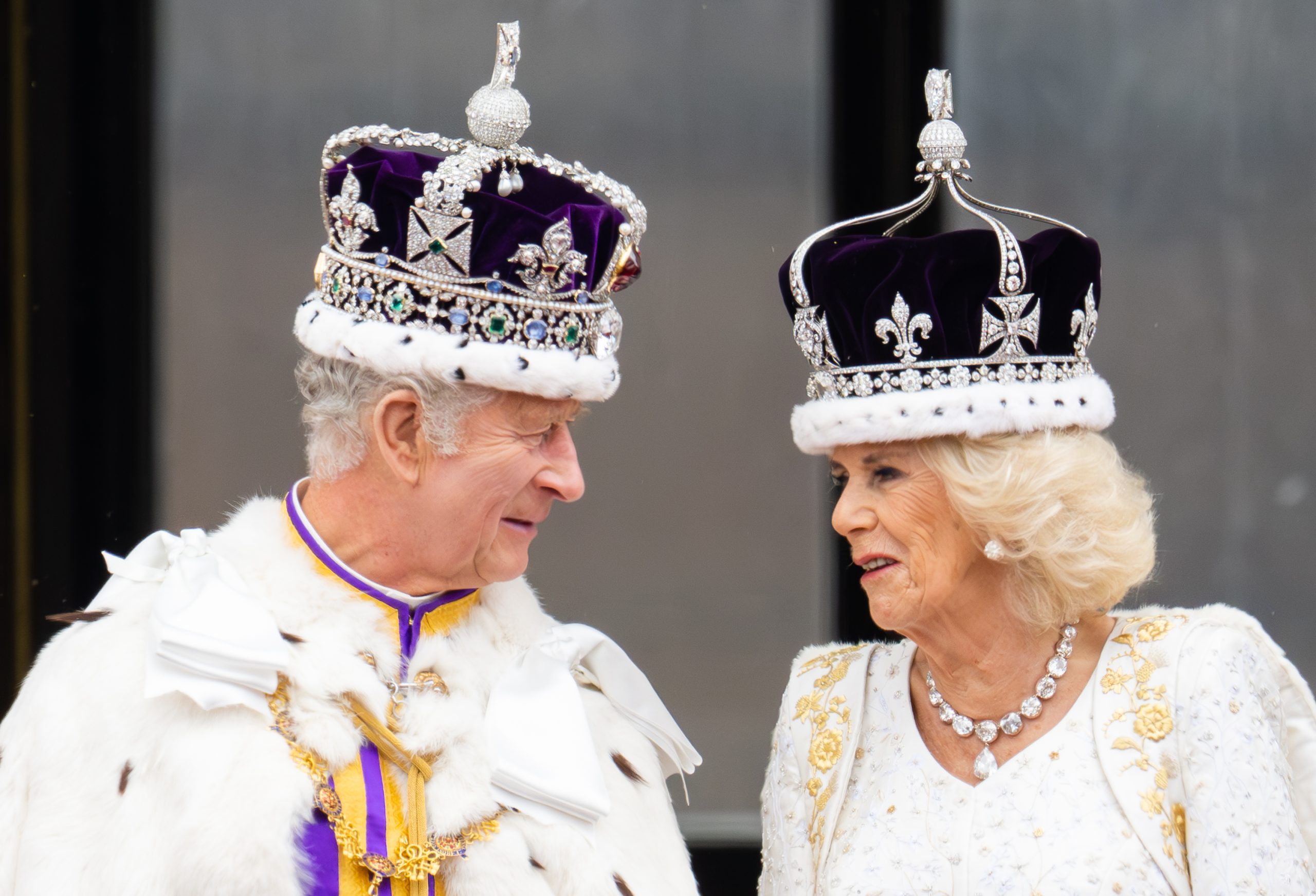 Se encargaron invitaciones oficiales para la coronación para el Rey Carlos y la 'Reina Camilla'