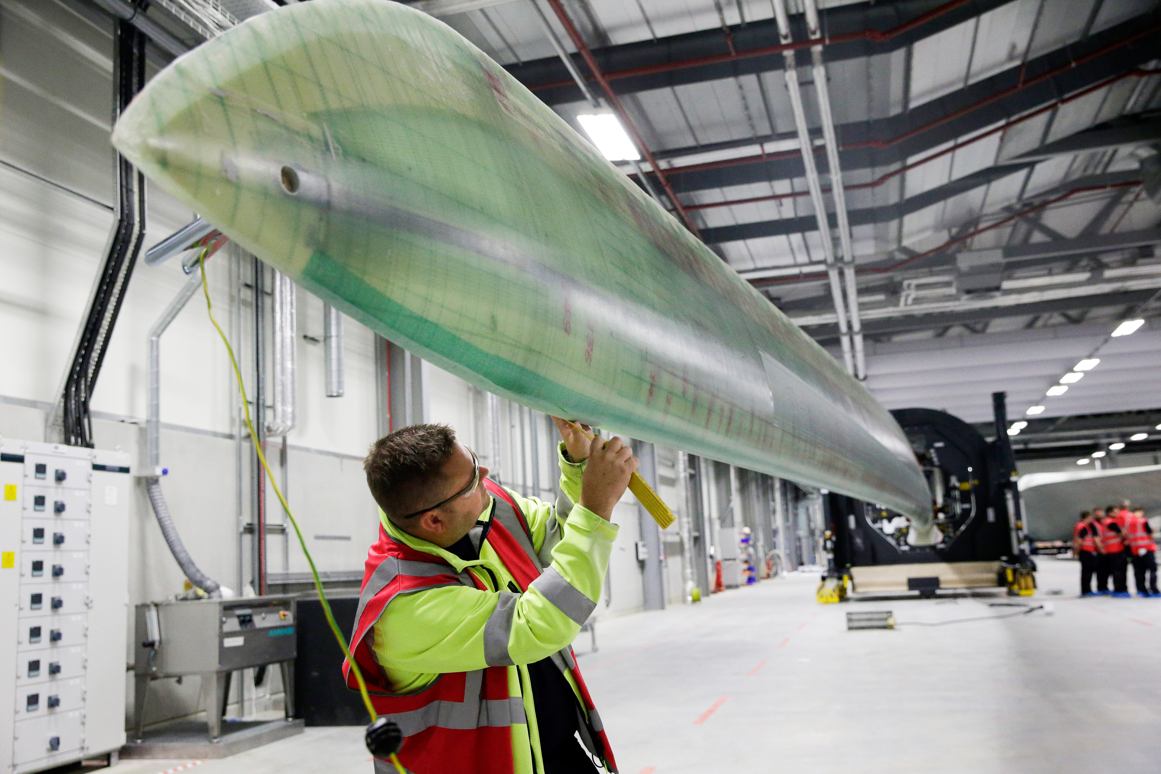 Blade construction at the Siemens AG plant in Hull